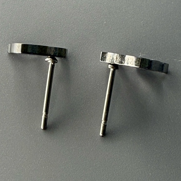 Stainless Steel Waterproof Shark Stud - Picture 6 of 7